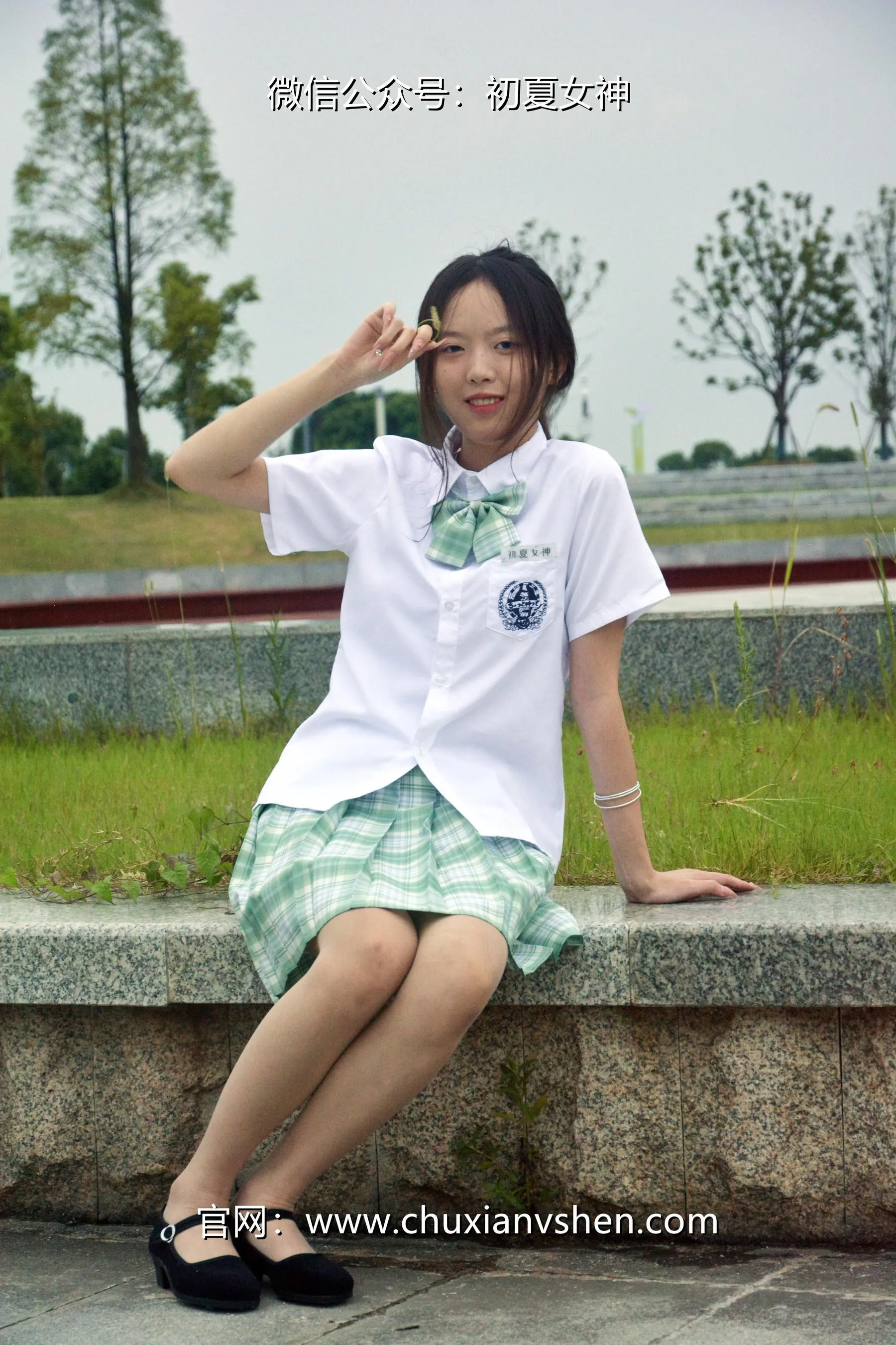 初夏女神 NO.029 情情 绿色JK套 [72P]插图2
